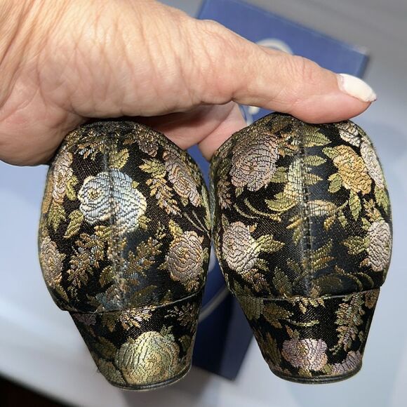 New Vintage 60s Floral Brocade Slippers/Hostess Shoes Original Box  Size 9 1/2 - Picture 4 of 8